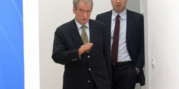 Marrëdhëniet Berisha-Basha të tensionuara, zëdhënësja e ish-kryeministrit kritika opozitës për datën e zgjedhjeve