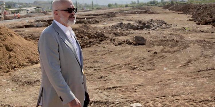 “Prej rrënojave të tragjedisë po lind një jetë e re”! Kryeministri Rama publikon pamjet dhe ka dy fjalë: Ata që u goditën më shumë…