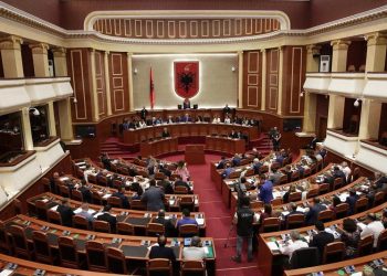 Nis sot sesioni i ri parlamentar, fokus kryesor amnistia fiskale, pritet ndryshimi i ligjit pas kritikave nga ndërkombëtarët