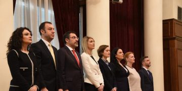 Ndryshimet në qeveri, ja kush ikën dhe emrat që pritet të futen në kabinet, rikthehen të shkarkuarit dhe shkëmbehen postet