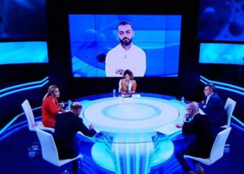 Monika Kryemadhi mendjemadhësi qesharake! Ti ta kesh për nder që je në emision me mua! I drejtohet Vasilit: Ramë dakord për të tjera pyetje