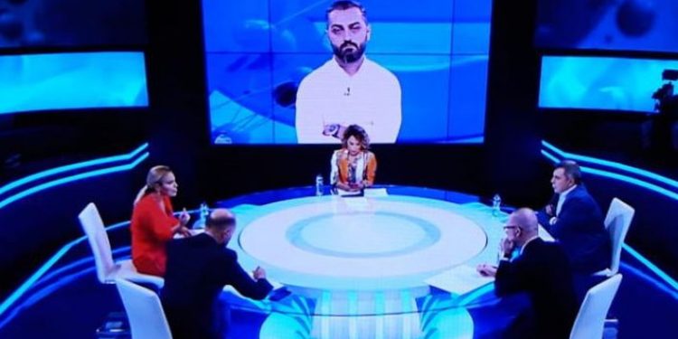 Monika Kryemadhi mendjemadhësi qesharake! Ti ta kesh për nder që je në emision me mua! I drejtohet Vasilit: Ramë dakord për të tjera pyetje