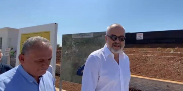 “Ju të PD-së keni 30 vite që nuk u mërzitët me Saliun”! Rama inspekton projektin strategjik dhe ua thotë troç: Me të bëni mitingjet e me ne punët! (Video)