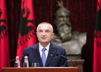 Njeriu i bllokut 700 mijë euro kërkon luftë antikorrupsion, sfidon amerikanët dhe sulmon SPAK, kërkon përmbysje edhe të qeverisë