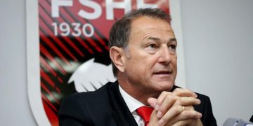 Gianni De Biasi jep lajmin e trishtë: U largove në heshtje mjeshtër