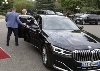 “Ordinerë, larot virtualë dhe tutorët e tyre nuk janë të panjohur”! Sandër Lleshaj reagon për makinën 100 mijë euroshe dhe lëshon paralajmërimin e fortë: Përgjigjja për ta do të jetë…