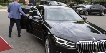 “Ordinerë, larot virtualë dhe tutorët e tyre nuk janë të panjohur”! Sandër Lleshaj reagon për makinën 100 mijë euroshe dhe lëshon paralajmërimin e fortë: Përgjigjja për ta do të jetë…