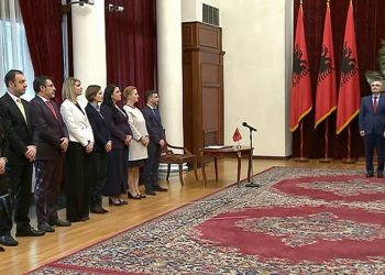 Mazhoranca i lidh duart Ilir Metës! Ligji organik për presidentin gati brenda 15 tetorit: Ja kompetencat që pritet t’i rrudhen