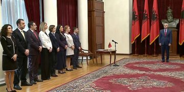 Mazhoranca i lidh duart Ilir Metës! Ligji organik për presidentin gati brenda 15 tetorit: Ja kompetencat që pritet t’i rrudhen