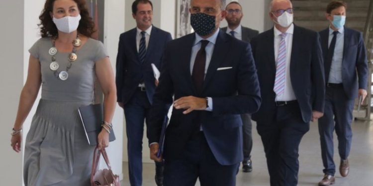 Ambasadorët rrisin presionet për konsensus: PD-LSI kërkojnë mbledhjen e Këshillit Politik, Gjiknuri i refuzon! Ja përplasjet