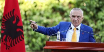 Meta si Berisha në 1998! Kërkon përballje e reagim për rrëzimin e qeverisë: Del krah PD dhe LSI për konsultat me ODIHR mbi koalicionet