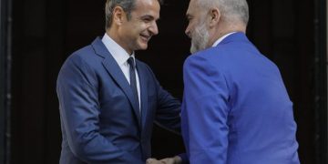 “Ruhuni nga ‘marrëdhëniet e shkëlqyera’ me Greqinë”, diplomati i njohur shqiptar reagon pas takimit të Ramës me Mitsotakis dhe lëshon paralajmërimin e rëndësishëm