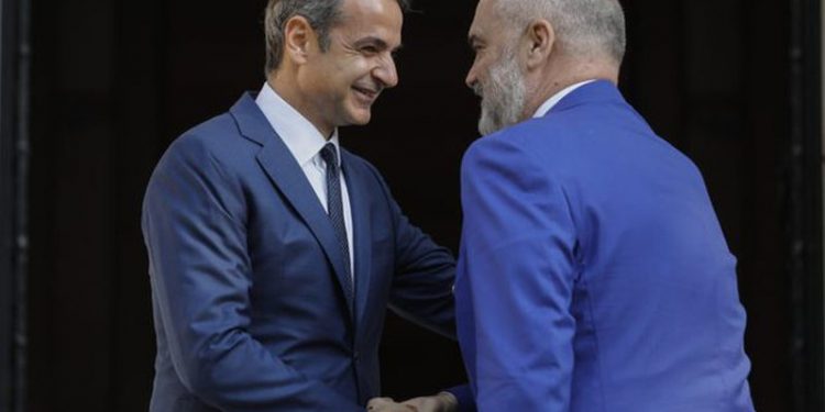 “Ruhuni nga ‘marrëdhëniet e shkëlqyera’ me Greqinë”, diplomati i njohur shqiptar reagon pas takimit të Ramës me Mitsotakis dhe lëshon paralajmërimin e rëndësishëm