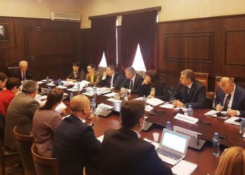 KED refuzon presionet e Metës: S’ndryshon rendin e ditës dhe konfirmon kandidatin e parë për Kushtetuesen! Ja skenarët për mandatin e Dvoranit