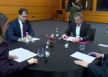 Opozita bojkoton mbledhjen e Këshillit Politik, për të mbajtur peng ndryshimet kushtetuese