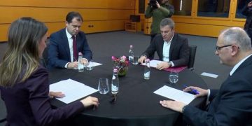 Opozita bojkoton mbledhjen e Këshillit Politik, për të mbajtur peng ndryshimet kushtetuese