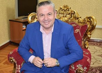 I drejtohet me gafën e Petrit Vasilit që po thyen rrjetin! Murrizi nuk përmbahet ndaj Gjiknurit dhe i jep “ultimatumin”: Nuk ka as bir nëne as bir ku**e që të tallet me…