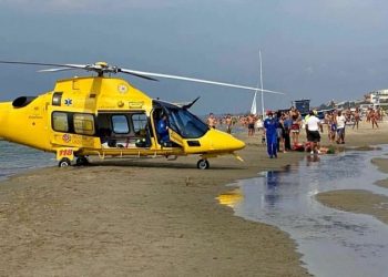 Atentat si nëpër filma! Plas arma në ‘Bora Bora’, shqiptari qëllohet teksa merrte rreze në plazh