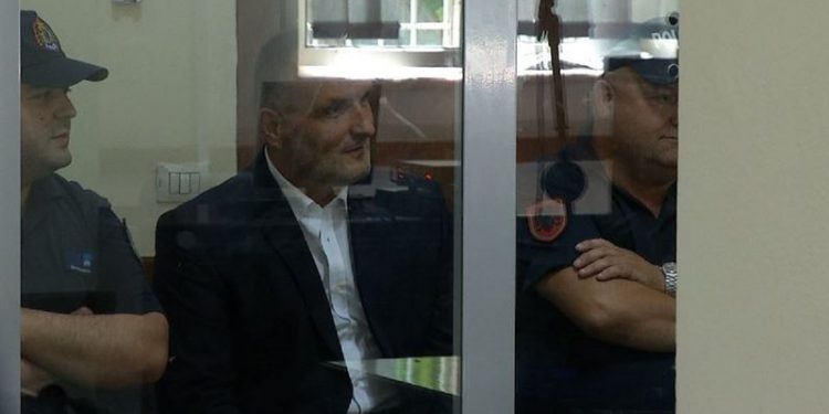 Rikthehen telashet për Berishën, të mërkurën rihapet gjyqi i Izet Haxhisë, thirren dëshmitarët e parë për vrasjen e Hajdarit