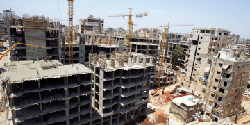 Rregullat e reja për ndërtimet, socialistët i “bllokojnë” ligjin qeverisë, deputetët përplasen me Artan Shkrelin në komision