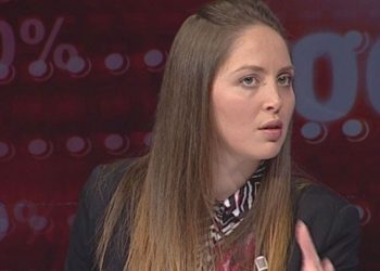 “Shkon nga i fryn era”, gazetari ‘thumbon’ Brisida Shehajn dhe merr në mbrojte Rudina Hajdarin, ish-drejtoresha e Tatimeve i kthehet menjëherë