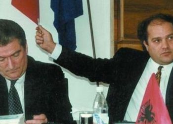 E pyesin nëse do shkojë në gjyq për vrasjen e Azem Hajdarit, ja çfarë i ndodhi Sali Berishës ‘live’ në emision