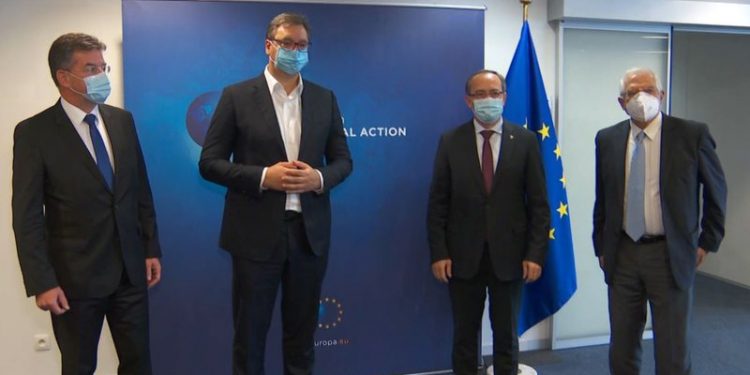 “Kosova dhe Serbia në raund të ri bisedimesh në Bruksel”, ja çfarë shkruan Zëri i Amerikës