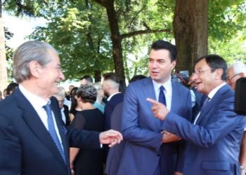 Tallja e Genc Rulit me Berishën, shpallja si fitore e “përgjigjies” së tij në televizionin e të birit dhe heshtja e Bashës