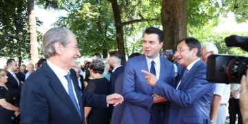 Tallja e Genc Rulit me Berishën, shpallja si fitore e “përgjigjies” së tij në televizionin e të birit dhe heshtja e Bashës