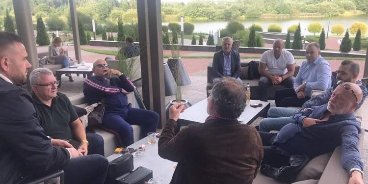 SHENIM: Shfrytëzimi i turpshëm i futbollistëve, që Presidentët e Superiores bën në “protestën” e sotme