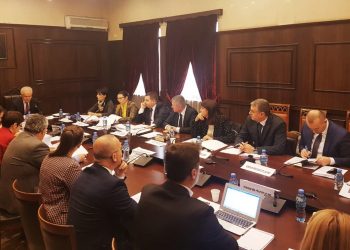Merr fund zvarritja, KED thërret mbledhjen për të rihapur garën për Kushtetuesen, vuloset vendimi edhe për fatin e Dvoranit