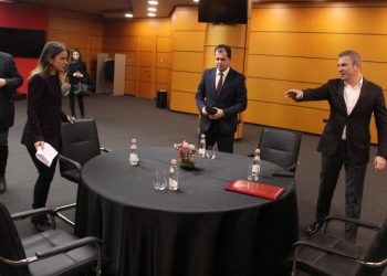 Pas takimit me ambasadorët në selinë e PD, opozita e bashkuar vihet në lëvizje: Ja çfarë kërkon nga mazhoranca dhe opozita parlamentare