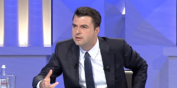 Basha nuk e di se ç’është kryeministri! Flet broçkulla…Premton “prekje” të Kushtetutës: S’ka mandat të tretë për kryeministër, si Presidentët në SHBA! Ngatërron zgjedhjen e Presidentit Amerikës