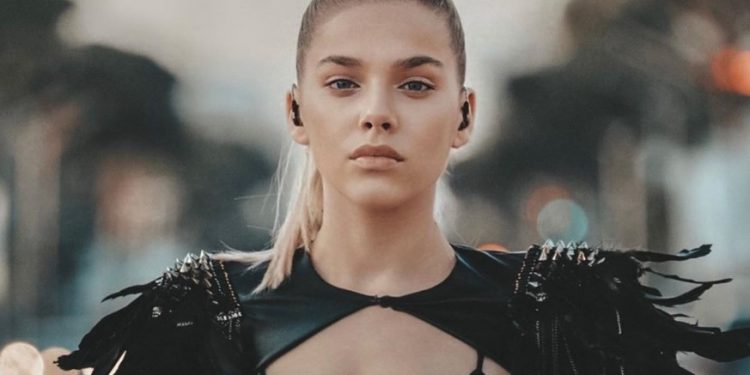 Arilena Ara arrin një tjetër sukses, bëhet pjesë e 8 vajzave më të fuqishme të botës