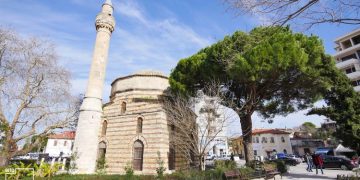 Ja çfarë ndodhi në Vlorë: Ndërpritet për pak çaste ceremonia ku të pranishëm ishin Rama dhe Meta,