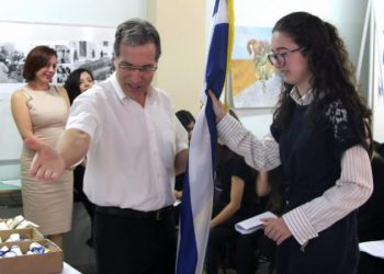 Maturantja shqiptare në Greqi thyen rekord pikësh, del e para në Universitetin e Athinës pa ndjekur asnjë kurs privat