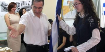 Maturantja shqiptare në Greqi thyen rekord pikësh, del e para në Universitetin e Athinës pa ndjekur asnjë kurs privat