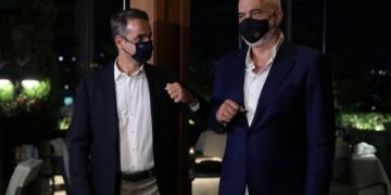 Zoran Zaev: Greqia, e gatshme të furnizojë Shqipërinë dhe Maqedoninë e Veriut me vaksinën COVID-19