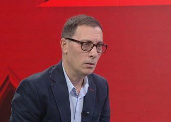 Adi Krasta sulmon Yuri Kim: Nuk është popullore në Shqipëri, pozon me të pasurit e nuk flet për mua. Shqiptarët s’e duan