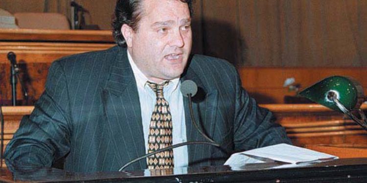 Deklaratat e forta të gazetarit: V.rasësit e Azem Hajdarit kanë qëndruar 1 orë e 30 minuta para PD-së, të gjithë e dinin