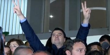 Basha ankohet për krizë, sekretarët e PD ndajnë dhjetëra mijëra euro fitim me kompanitë e tyre, kupola blu tendera, pallate e biznese në lulëzim