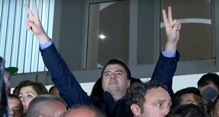 Basha ankohet për krizë, sekretarët e PD ndajnë dhjetëra mijëra euro fitim me kompanitë e tyre, kupola blu tendera, pallate e biznese në lulëzim