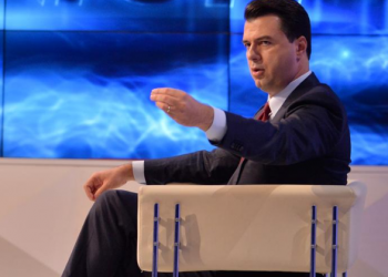 Si gënjeu live Lulzim Basha, tek Fevziu pa i’u dridhur qerpiku…si trim?!