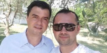 “Natën shet bar, ditën bënë mullar në SHQUP”: Ja kush është trafikanti i Lulzim Bashës që sulmoi Topallin!