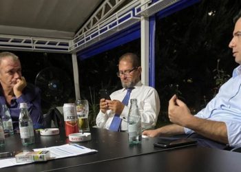 Karmina shpjegon lapsusin e Tit Vasilit, me afrimin me Sandrin