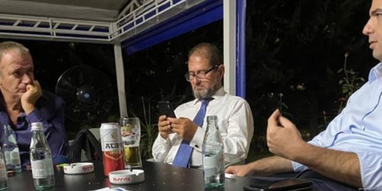 Karmina shpjegon lapsusin e Tit Vasilit, me afrimin me Sandrin