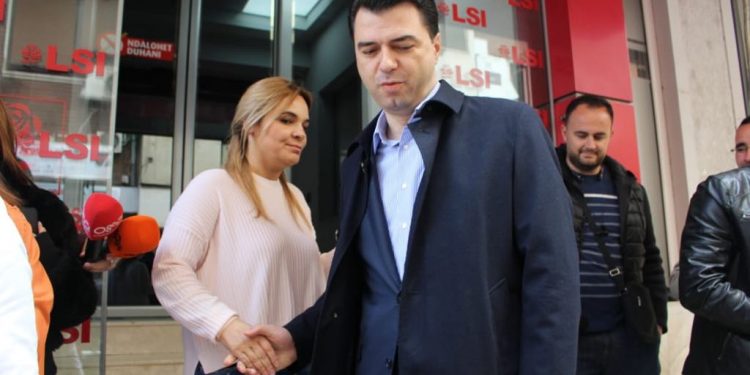 Kush po tallet me këta?! Luli dhe Moni përballë Edi Ramës në Durrës?! Sa ide qesharake!