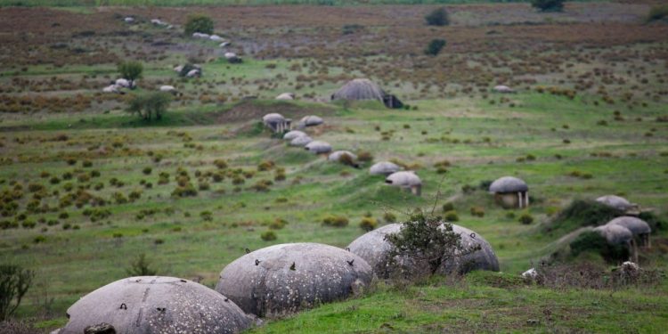 “U ndërtuan për luftën që s’ndodhi kurrë! Gjiganti francez “fiksohet” me bunkerët e Shqipërisë