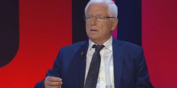 Neritan Ceka infektohet me COVID, nuk pranon të shtrohet në spital