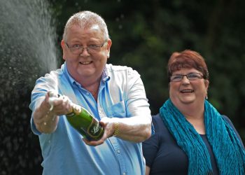 Fitoi 185 milion euro, deshi t’i prishte por “mezi” arriti të shpenzonte me miq dhe shokë vetëm 44 milionë para se të vdiste